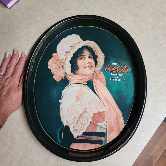 Vintage 1972 coca cola serving tray! Front is almost perfect - Picture 4 of 5